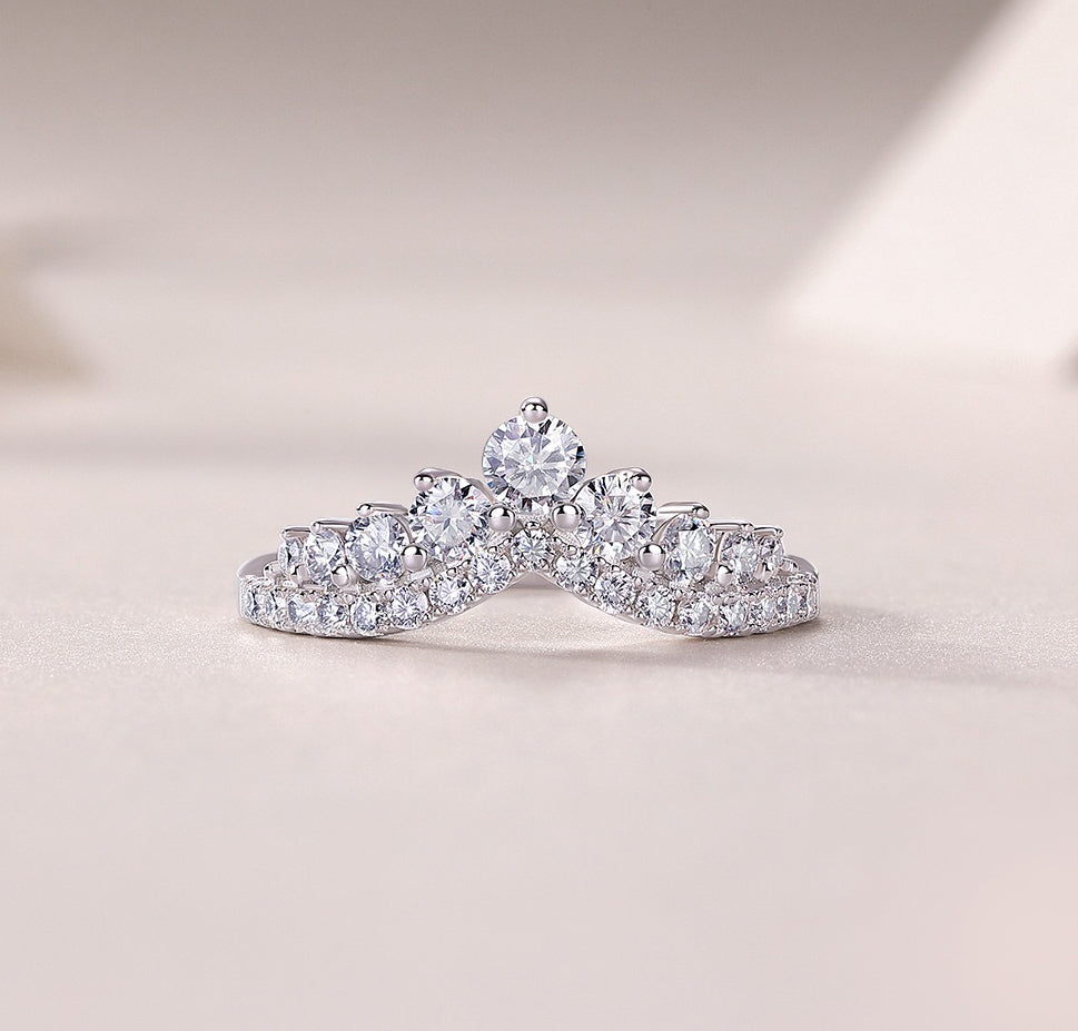 Graceful Elegance: Crown-Style 925 Sterling Silver Moissanite Ring