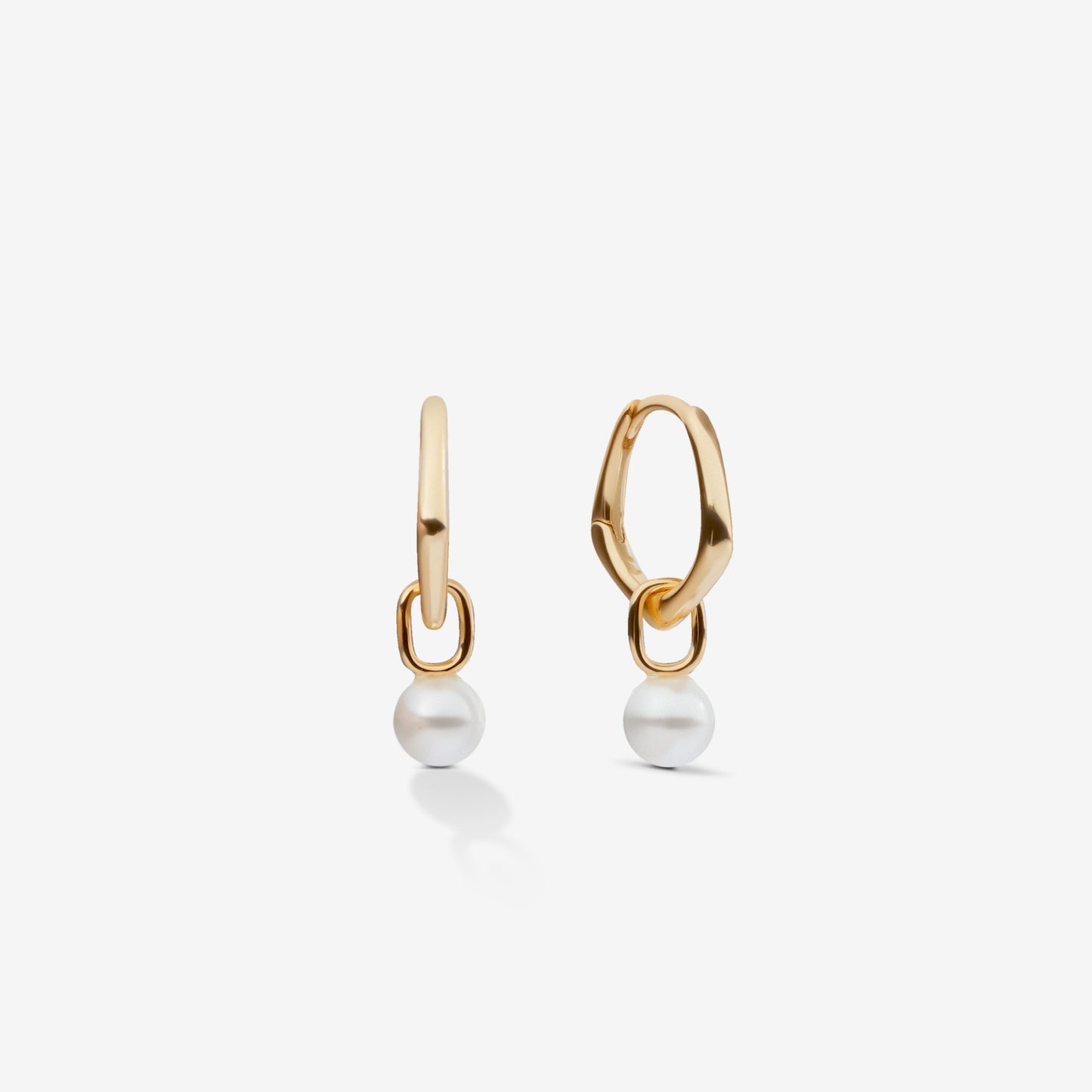 PEARL LINK HOOPS EARRINGS Gold